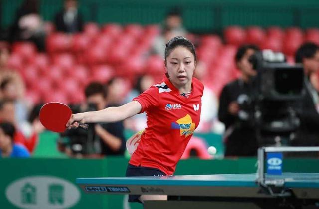 镜报：森林门将教练庆祝球队首粒进球时受伤，头