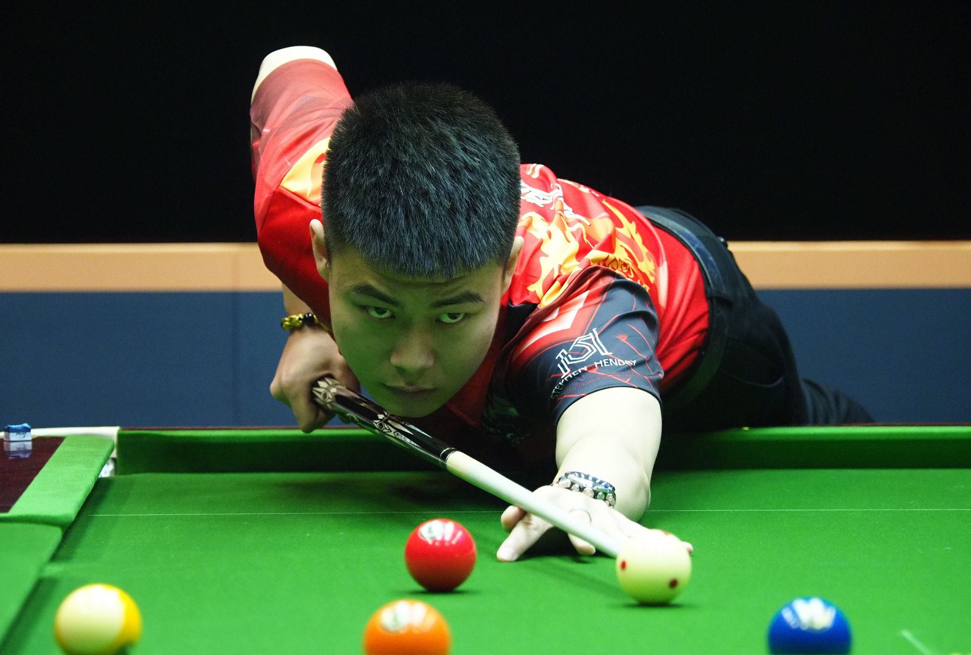 边翼强攻的 边翼强攻的